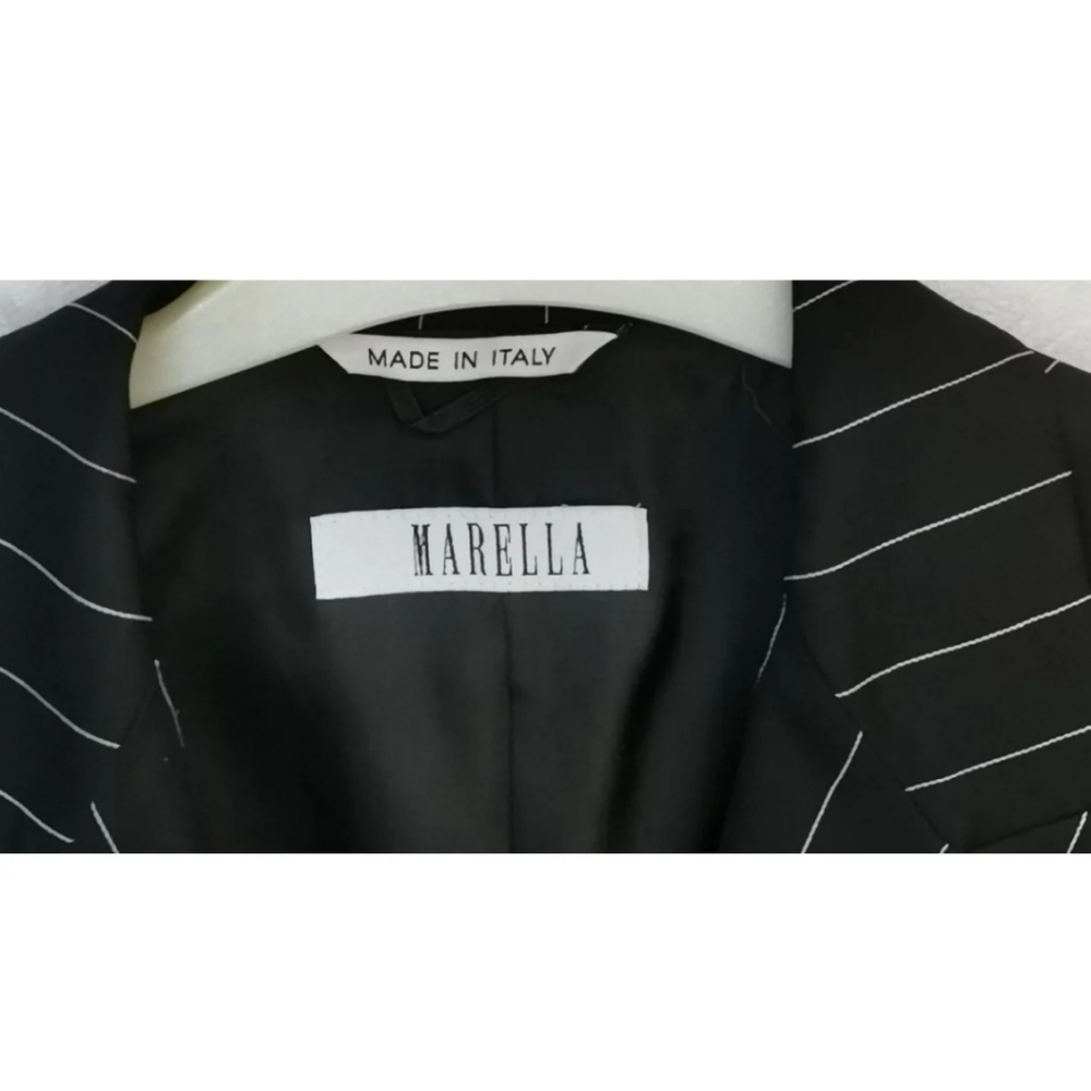 Marella by Max Mara, wool blend, black pinstripe suit jacket. UK 10, Immaculate. - Picture 3 of 4